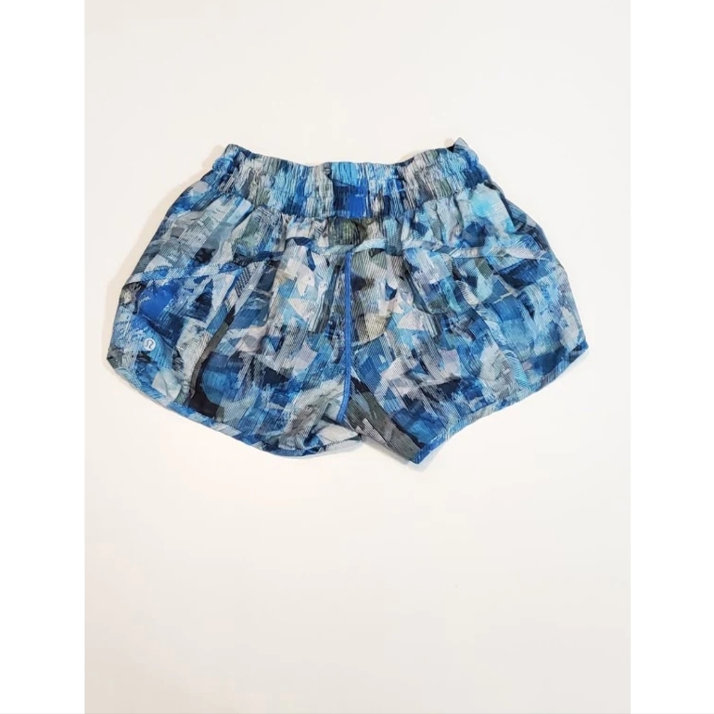 Size 8 - Lululemon Tracker Short V *4"
